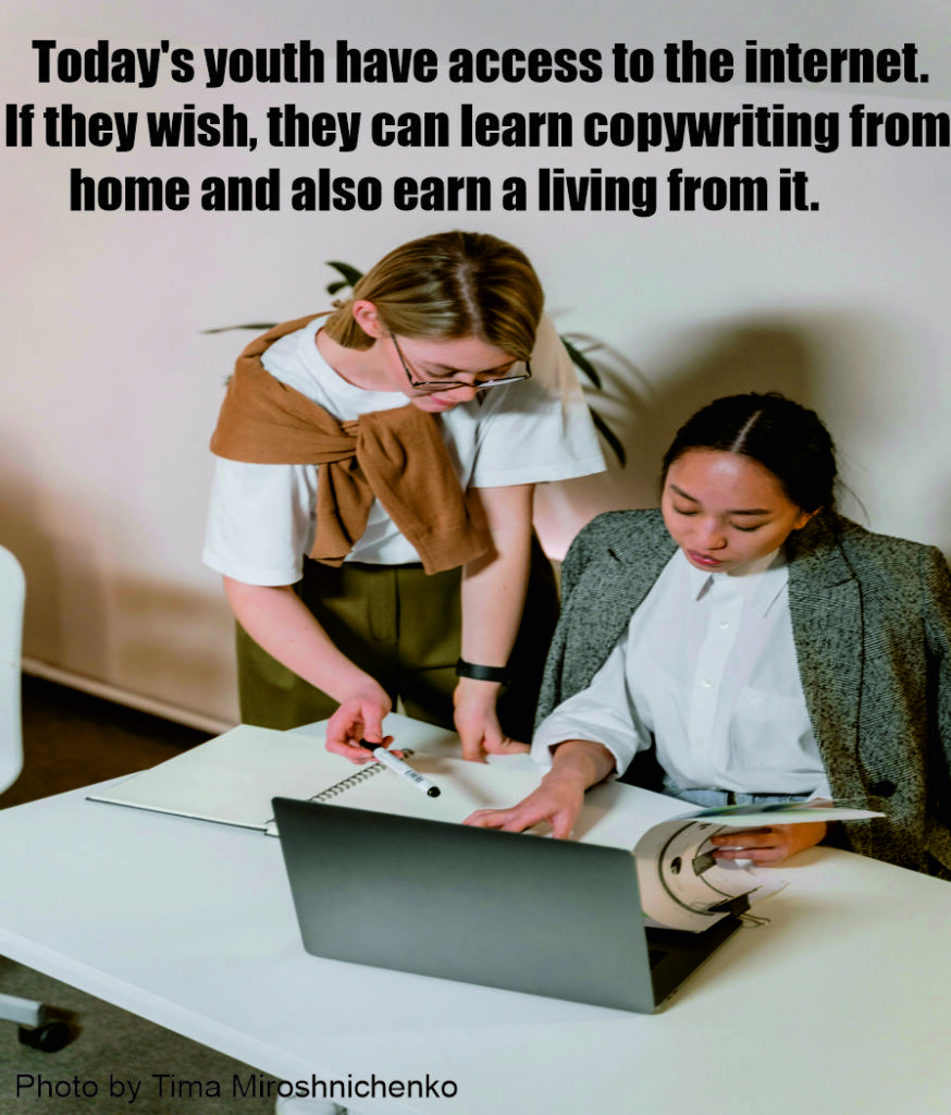 Today's youth have access to the internet. If they wish, they can learn copywriting from home and also earn a living from it.